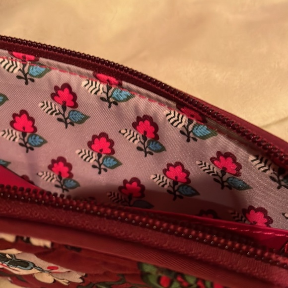 VERA BRADLEY NWOT pretty quilted multi compartment wallet - Picture 4 of 7